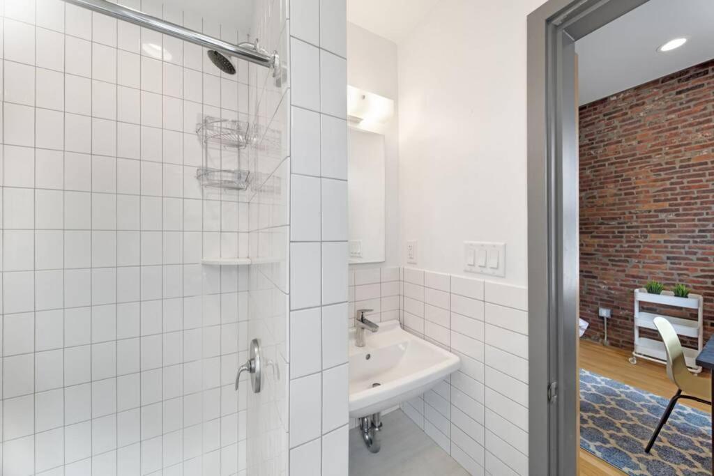 Simple Furnished Studio In The Heart Of 보스톤 외부 사진